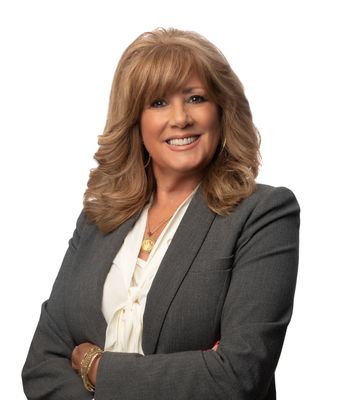 Portrait of Mary Lee Bellis, REALTOR®.